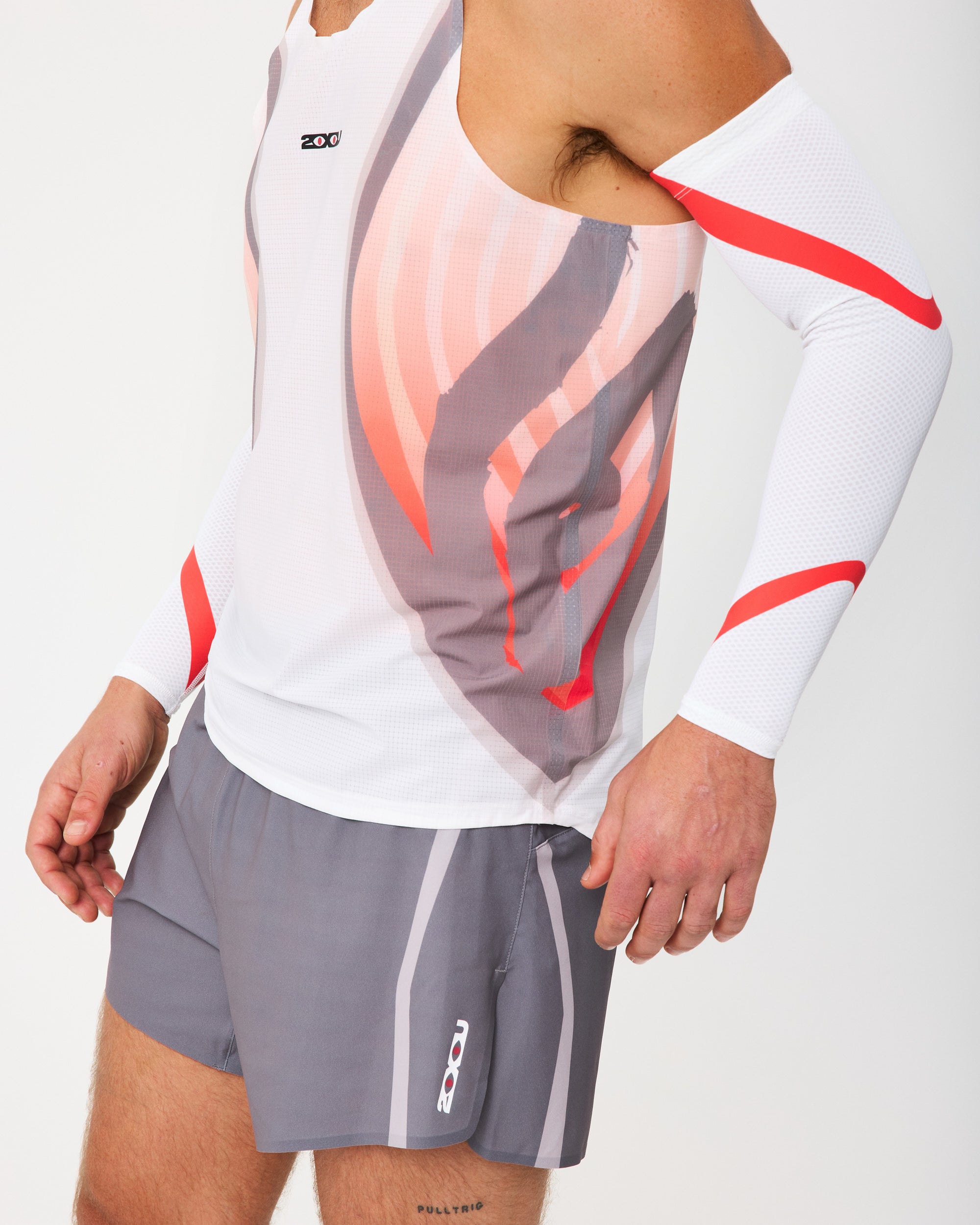 DV + 2XU Mens Ultralight Desert Singlet