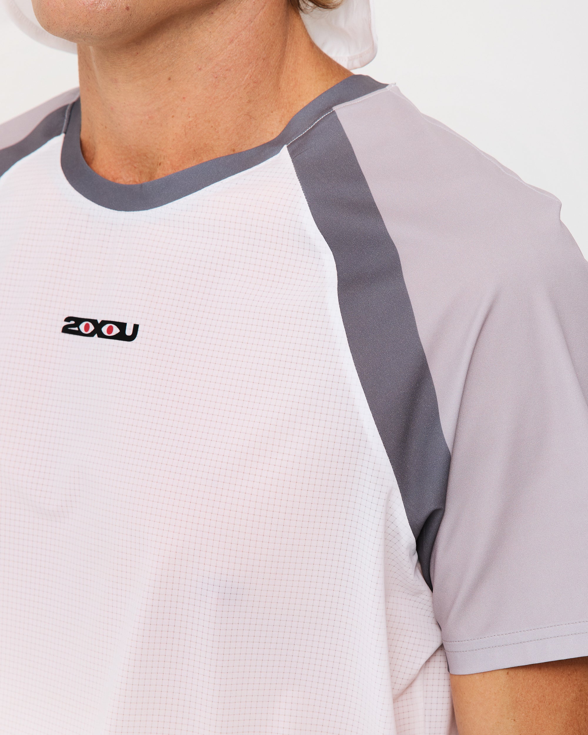 DV + 2XU Mens Ultralight Desert Tee